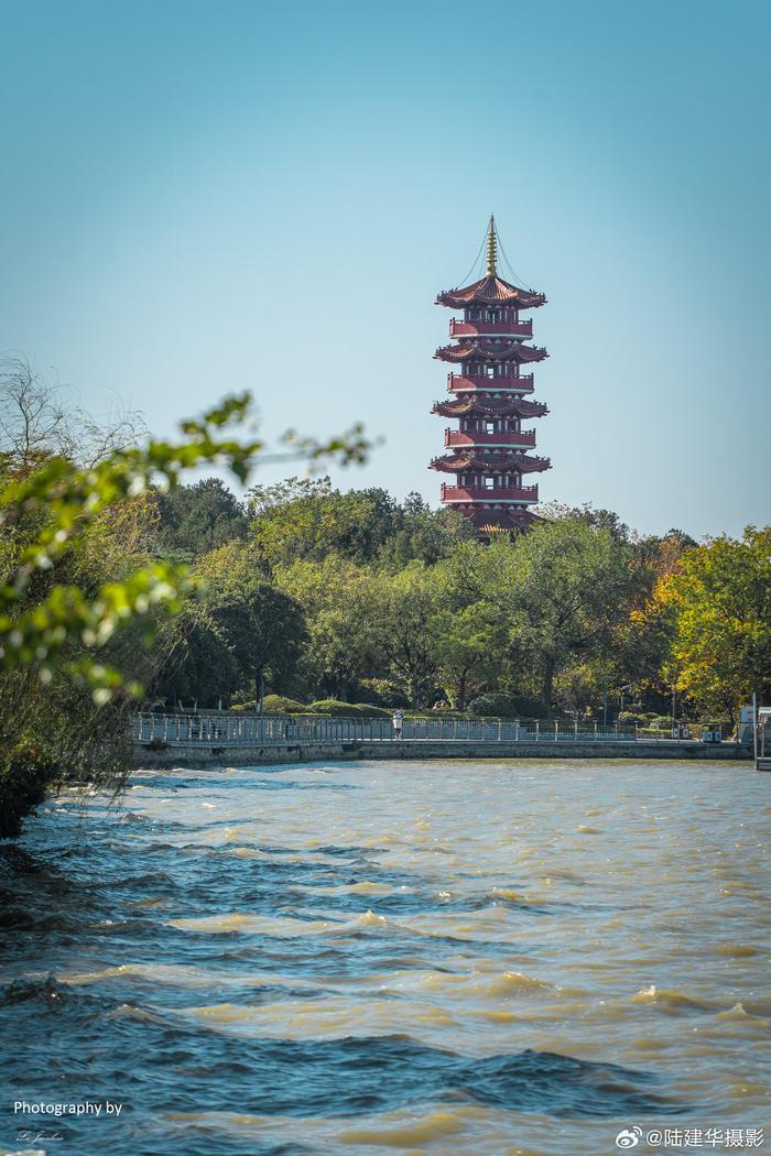徐州云龙湖,位于徐州泉山区,为徐州标志性旅游景点之一