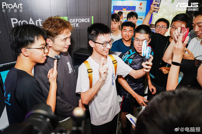 这人气爆了原来是b站游戏户外头部up主籽岷来了