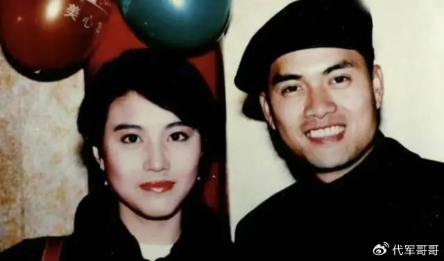 1985年周海媚拍了第一部电视剧《杨家将》,和刘德华,梁朝伟,曾华倩