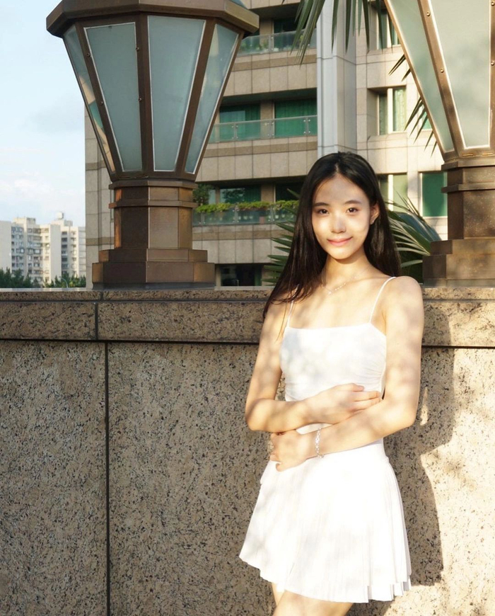 小s二女儿的美商和变美的毅力和年轻时的大s很像