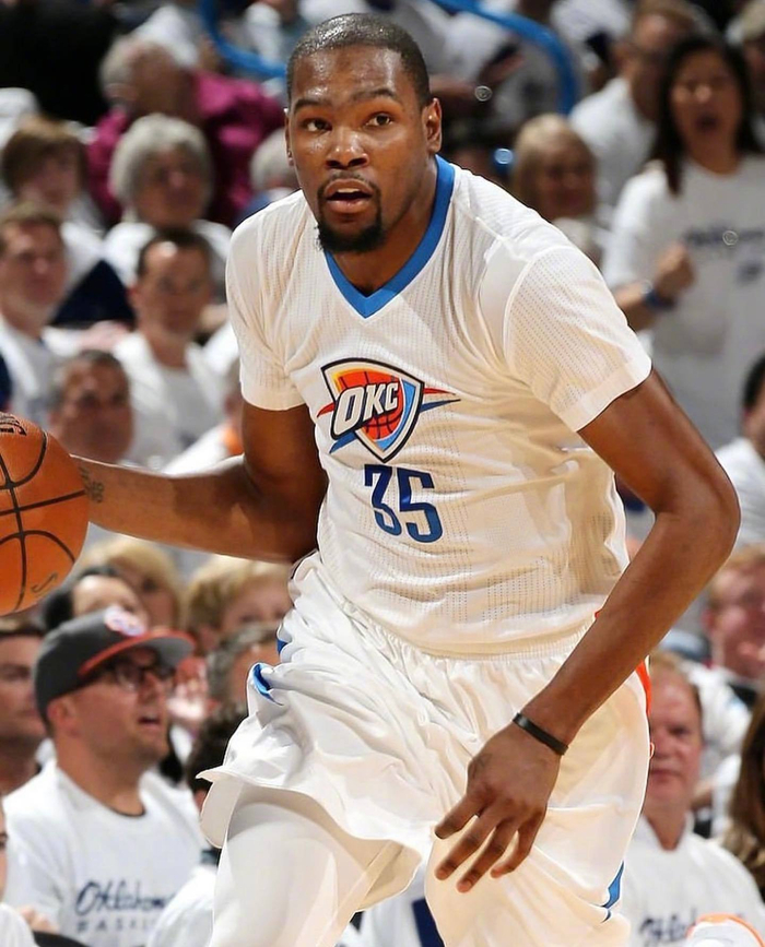 NBA战报詹姆斯狂砍40分率领湖人逆转取胜 创生涯新纪录引全场沸腾