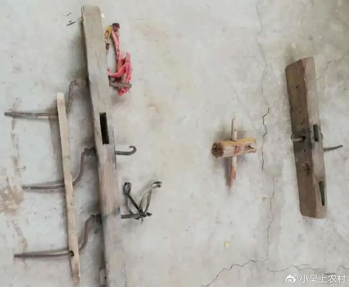 拧绳或搓绳,是纯手工.打绳是借助工具,纯人工.