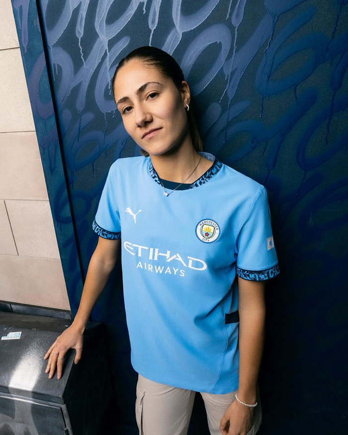 曼城新赛季球衣发布