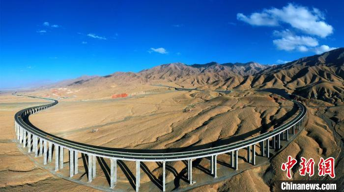 2022年4月29日,柳园至格尔木国家高速公路敦煌至当金山口段全线通车