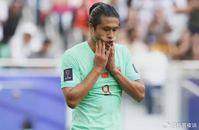 张玉宁真的表现不好吗?虽然没进球,但没有他武磊也难进球!