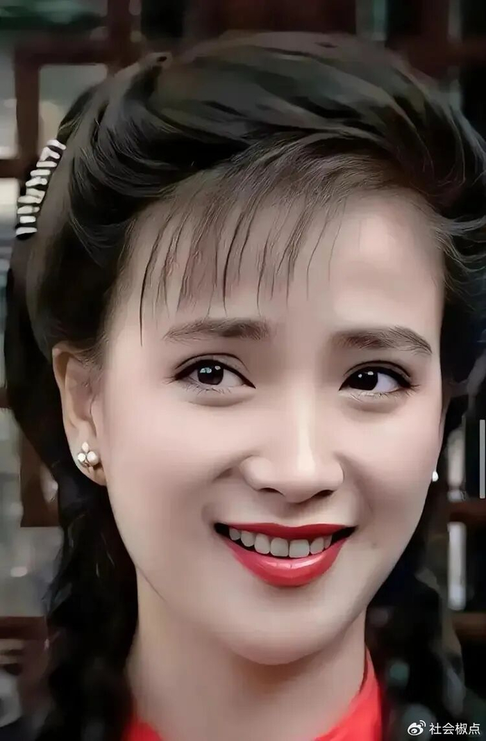 何晴死因曝光!临终前托友人补办退休手续,葬礼从简仅亲友送别|沉默|李师师|许亚军|秦可卿|工龄_新浪新闻