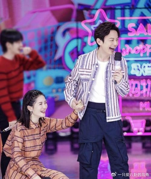 无厘头插话玩梗谢娜主持节目又翻车张杰要离婚