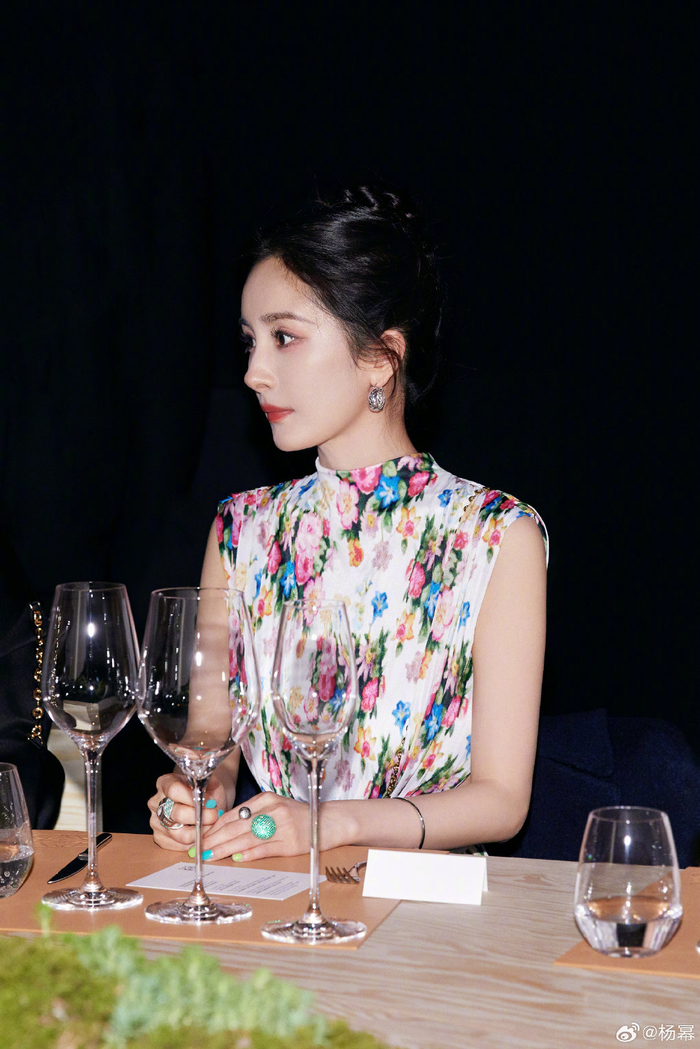 天哪杨幂也太美了吧状态好好啊