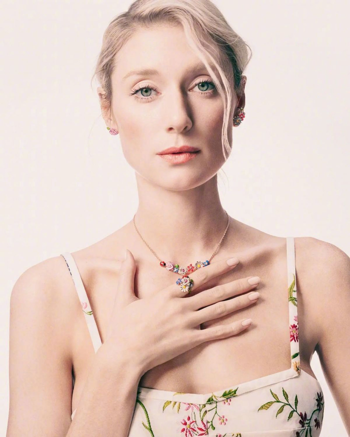 伊丽莎白·德比齐(elizabeth debicki)出镜演绎 la rose dior