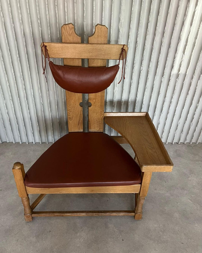 20世纪50年代的一把电话椅这种将椅子和桌子合二为一的设计