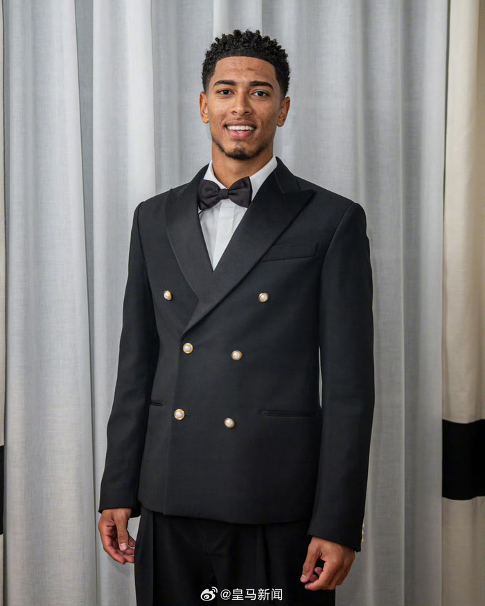 还是很喜欢大家穿西装的样子