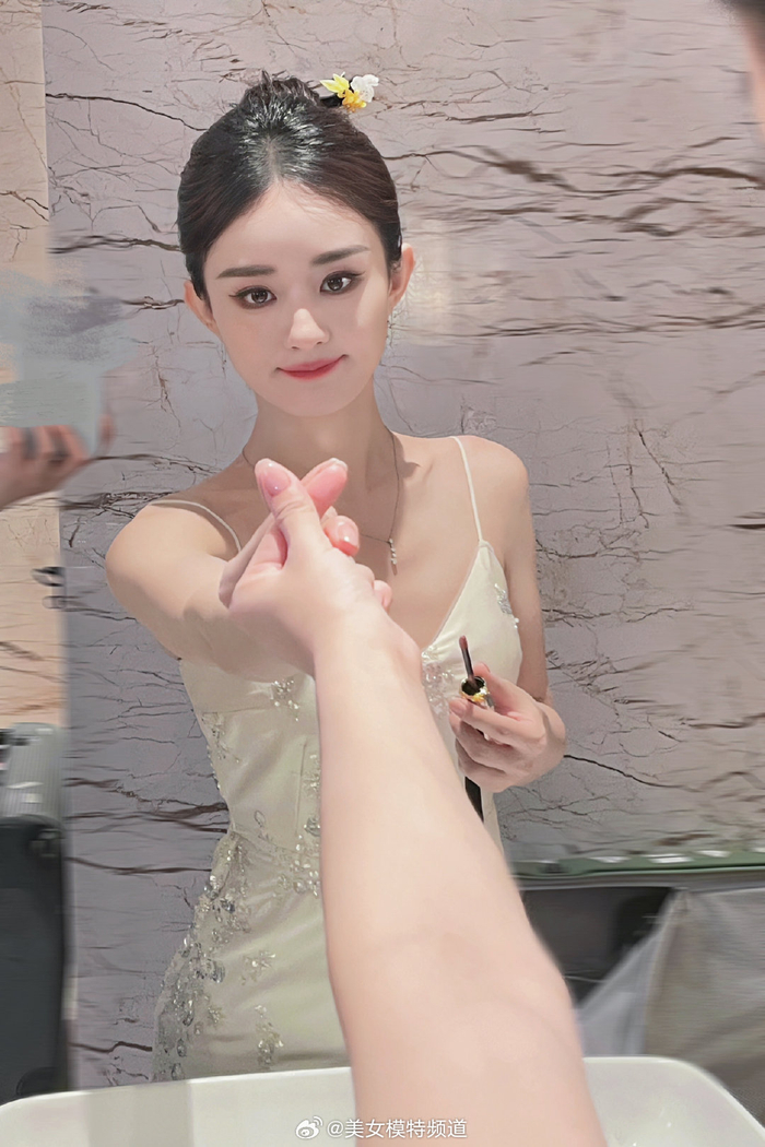 赵丽颖福利比心对镜六连拍