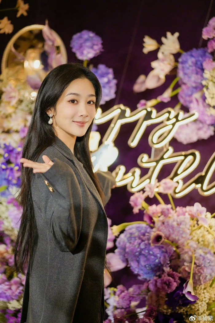 杨紫晒生日营业图好看吗