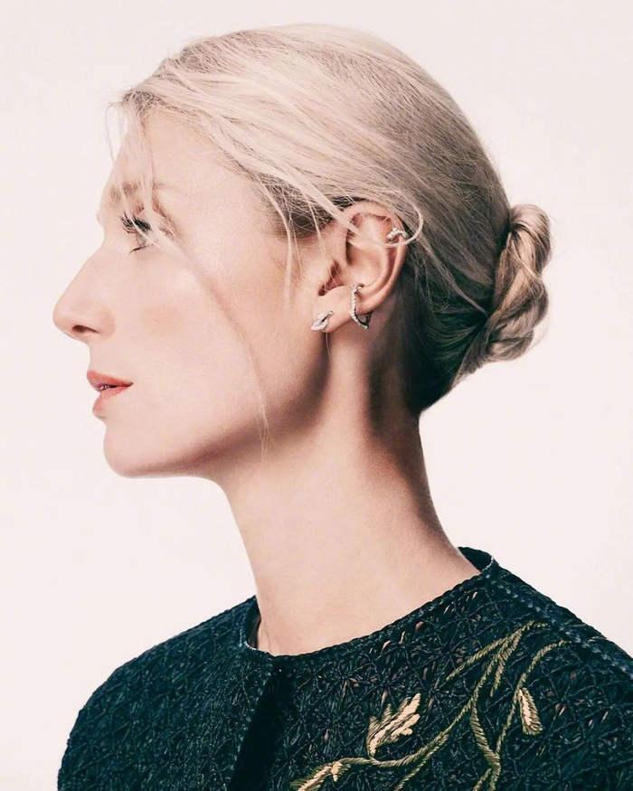 伊丽莎白·德比齐(elizabeth debicki)出镜演绎 la rose dior