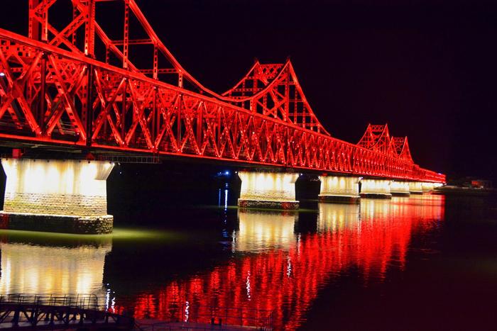 丹东鸭绿江断桥夜景图片