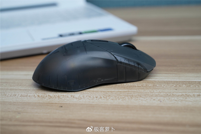 ota无线8k以轻制快灵敏精准雷柏vt9air游戏鼠标评测