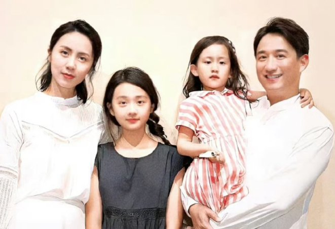 52岁黄磊无戏可拍,主动曝光三胎儿子,这是要进圈?