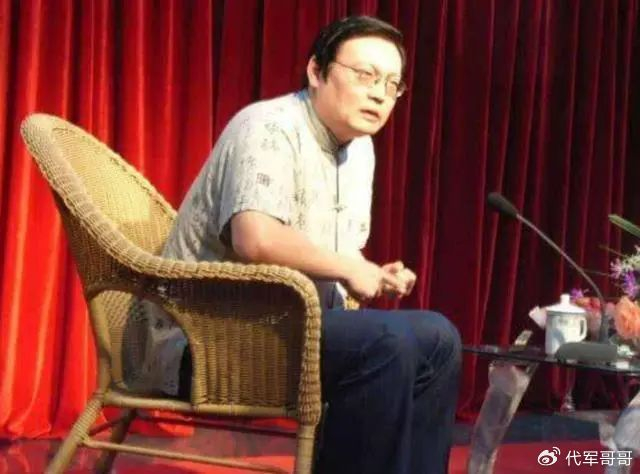 销声匿迹7年的“一代铁嘴”梁宏达,已彻底走上了“不归路”|老梁故事汇|模仿|现场|老梁|节目_新浪新闻