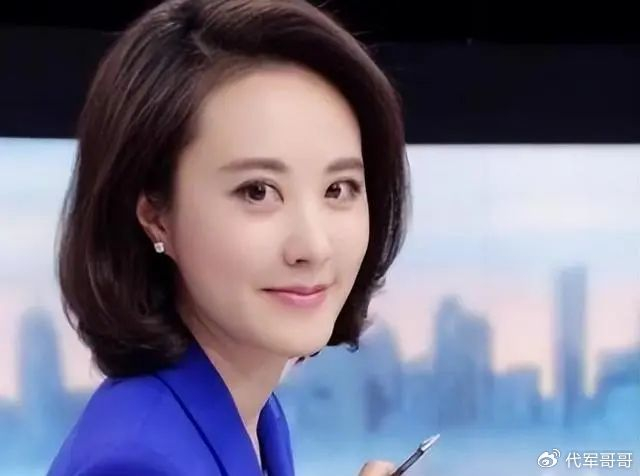 她曾是重庆最美的高考状元,如今当上央视主持人,42岁依然单身