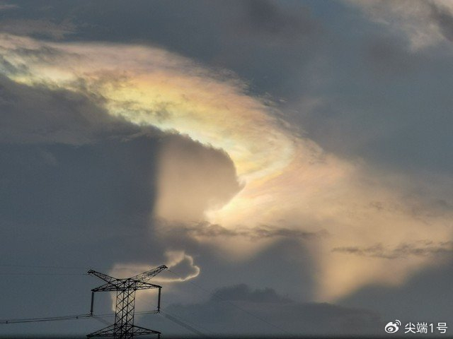 四川雅江山火引发天空异象,70公里外居民都可看见|大自然|山火|雅江