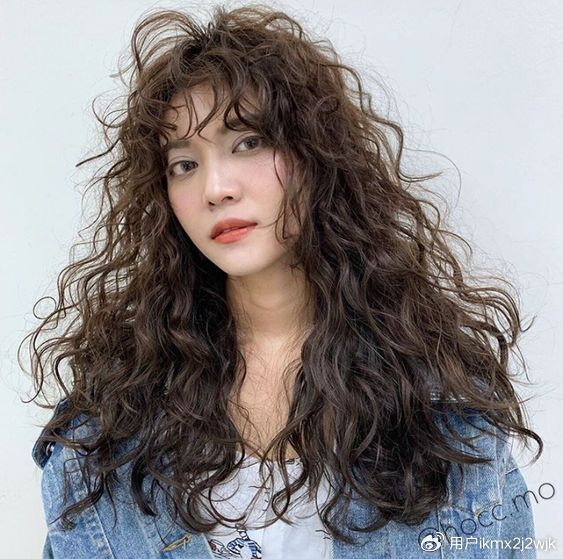 国字脸女士发型别乱整,试试这几种烫发,好看时尚显气质