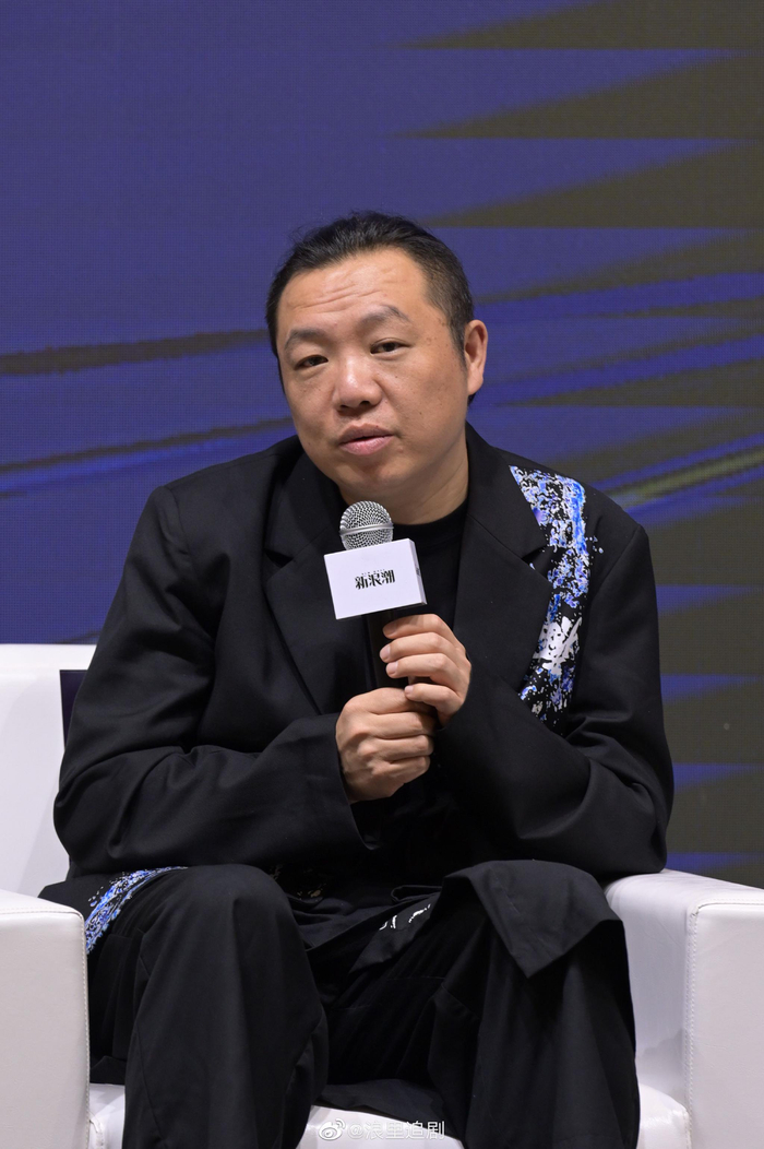 今日的新浪潮论坛上,白一骢表示自己很喜欢在微博上看评论……|白一骢