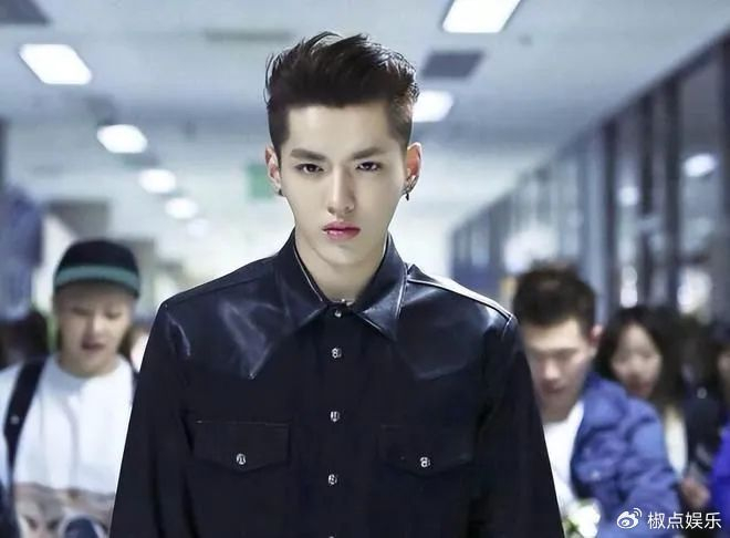 吴亦凡,突然冲上热搜!他是如何从顶流明星沦落到阶下囚的?