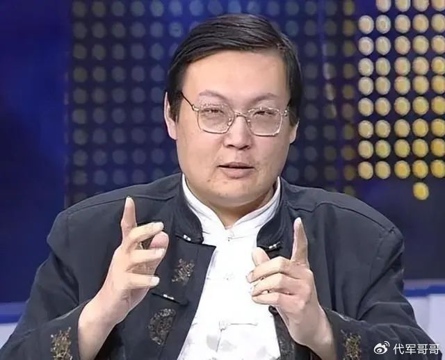 销声匿迹7年的“一代铁嘴”梁宏达,已彻底走上了“不归路”|老梁故事汇|模仿|现场|老梁|节目_新浪新闻