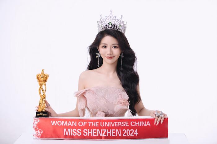 李思萱(艾比里)获得47届世界环球小姐深圳市冠军