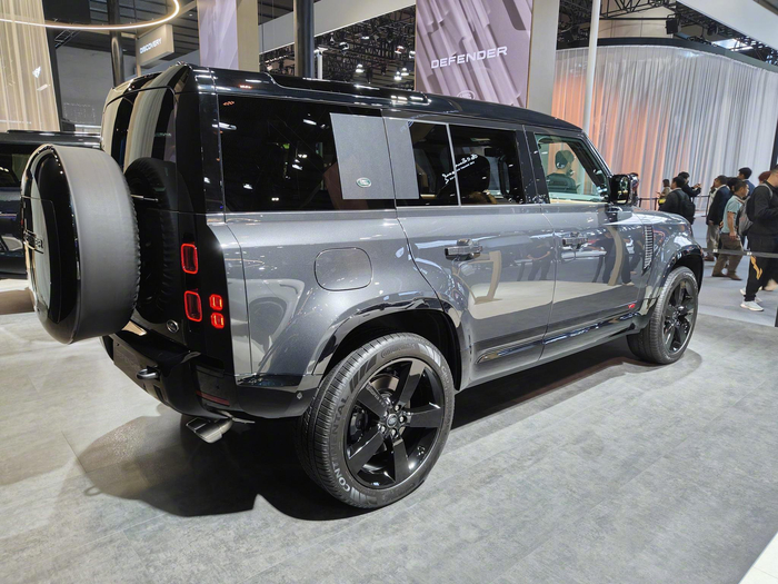 全新路虎卫士v8defender亮相售价为1266万元1716万元