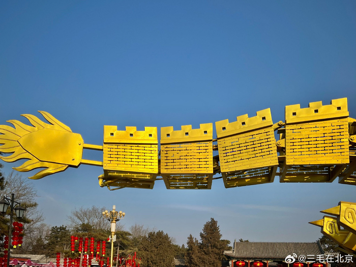 北京圆明园遗址公园南门活龙活现长城龙摄影