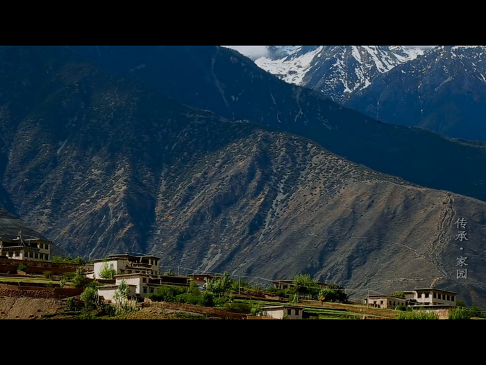 西藏芒康盐井镇目前还是这样的生活方式晒盐为业吗