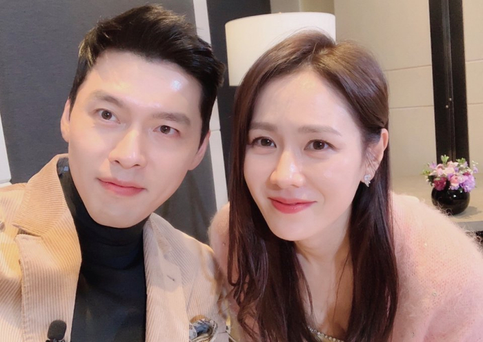 玄彬与妻子日本约会,大姨头引热议,孙艺珍看老公眼神拉丝好甜__财经
