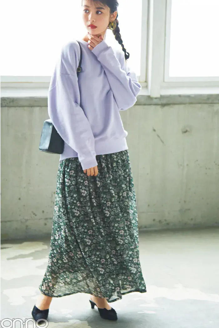 春季时尚搭配指南:卫衣搭配百褶裙,时髦大爆炸!