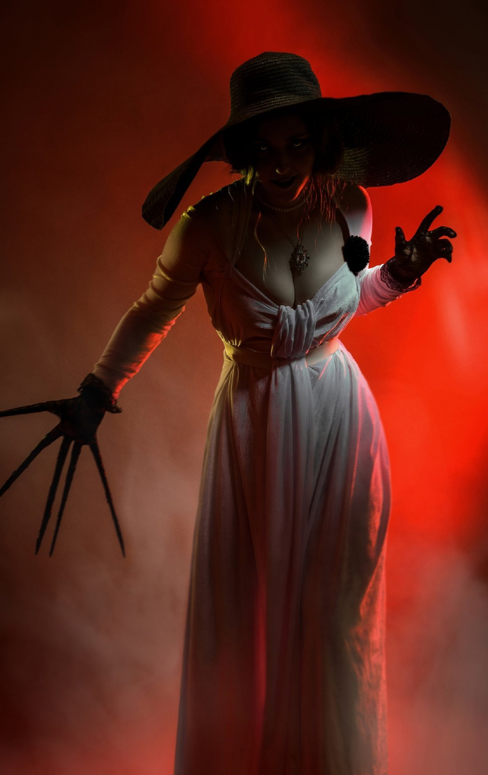 《生化危机8:村庄》 蒂米斯特雷库夫人cos :anna pashko