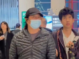 郑钧回应儿子走路姿势问题：感谢全网爱他的叔叔阿姨操碎了心