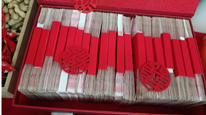 50年过去了，农村娶媳妇彩礼翻了上万倍，农民的负担为啥越来越重