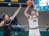 恭喜！中国男篮21岁2米06新星转学至麻省大学：大四蜕变冲击NBA？