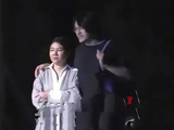 杨天真恋情曝光！与高个男子公园散步，搭肩搂腰，男方有文艺气息