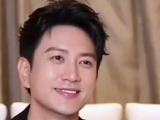 王仁君曝获飞天视帝后，因礼服裤太紧没带手机，未及时回复赵丽颖