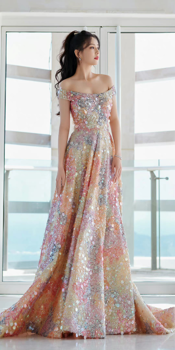 佟丽娅,这打扮超级漂亮的