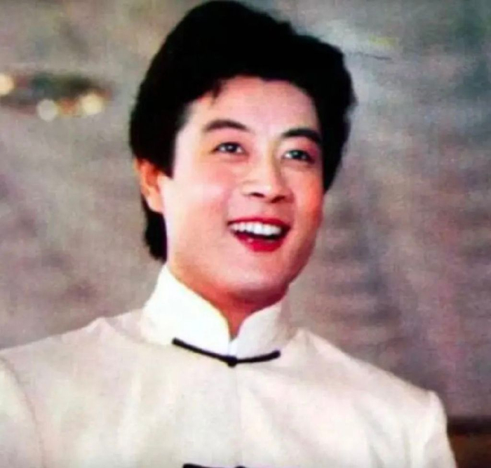 巫刚:结束与赵英15年婚姻,陪伴知己陈瑾21年,62岁仍单身|表演|解放军|父母|两人|欲望_新浪新闻