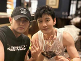 周杰伦与黄晓明合照秀肌肉，黄晓明：周董这手臂肌肉确实牛