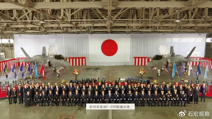日本首批F35B成军，形成作战能力，将装备2艘航母，不如歼35_新浪新闻