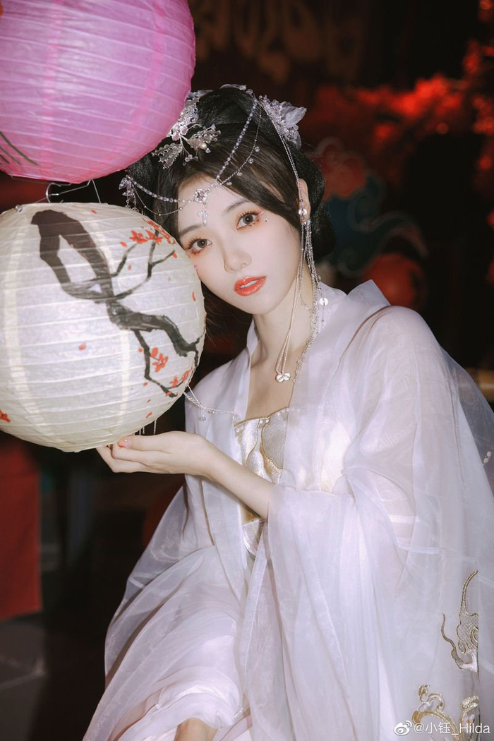 小钰分享古风穿搭银纱网流苏裙绝绝子