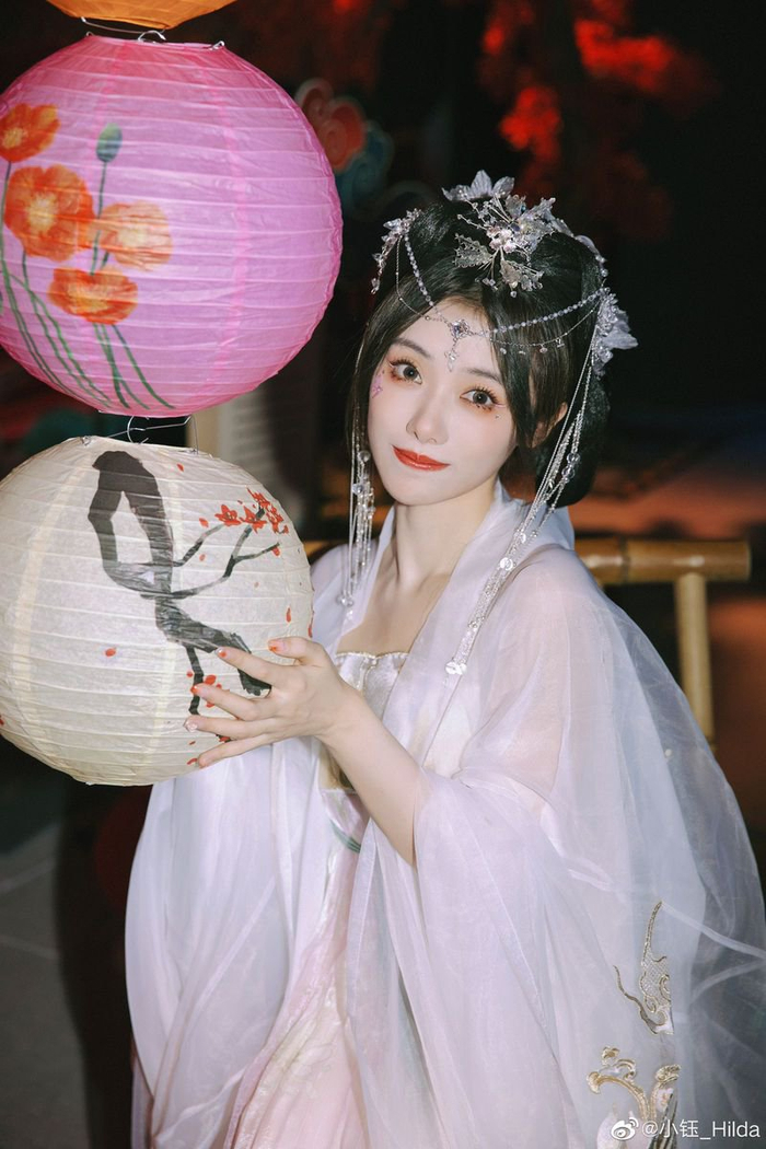 小钰分享古风穿搭银纱网流苏裙绝绝子