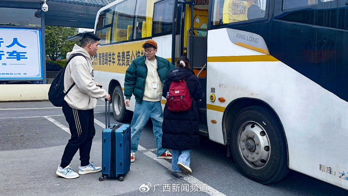 智慧蜴学车公益接站,数百名大学生顺利返校|志愿者|桂林市|到站_新浪