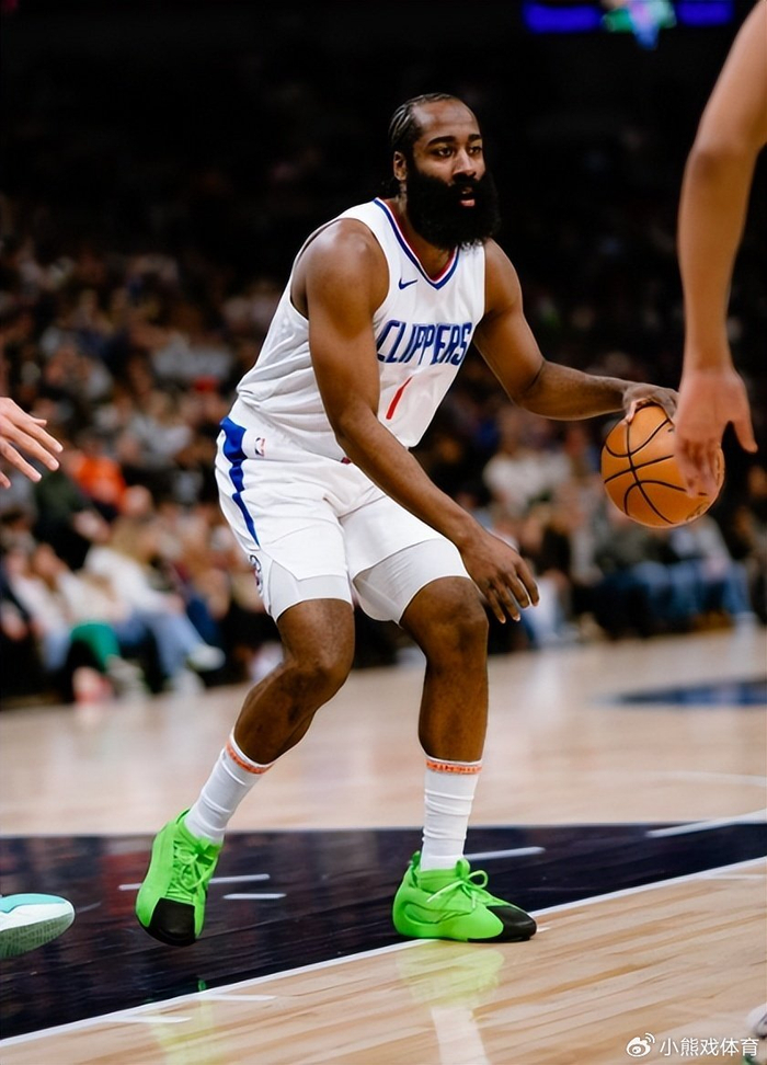 不配全明星哈登两场狂轰511621三分命中率生涯新高晃飞吹杨远投