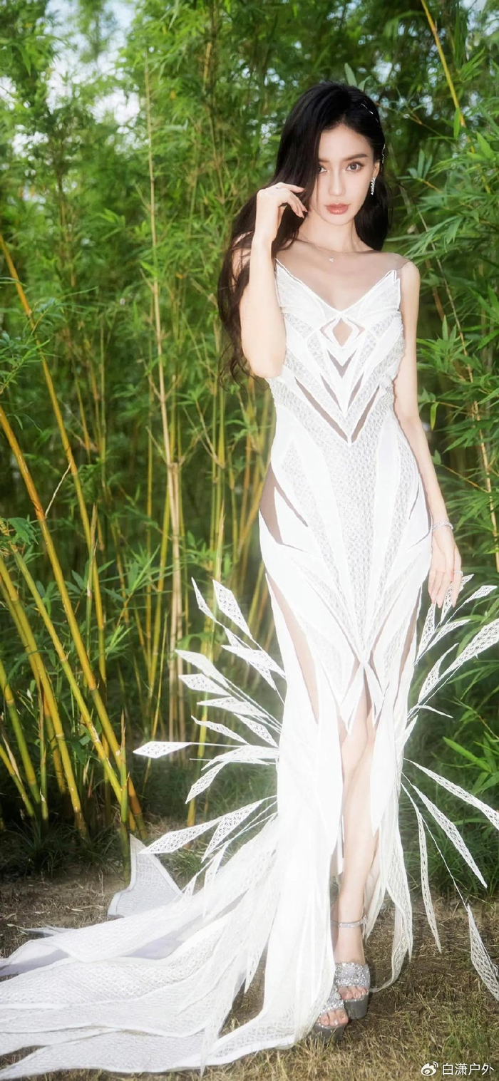 angelababy赛博白战裙写真壁纸组图