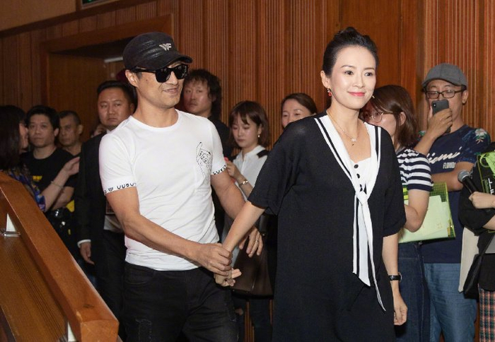 刚离婚就被盯上,一句"我喜欢你"让章子怡再陷舆论漩涡|周一围|章子怡